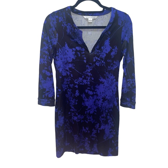Diane von Furstenberg Black with Blue Flowers Silk Mini Dress Sz 4 - Picture 4 of 16